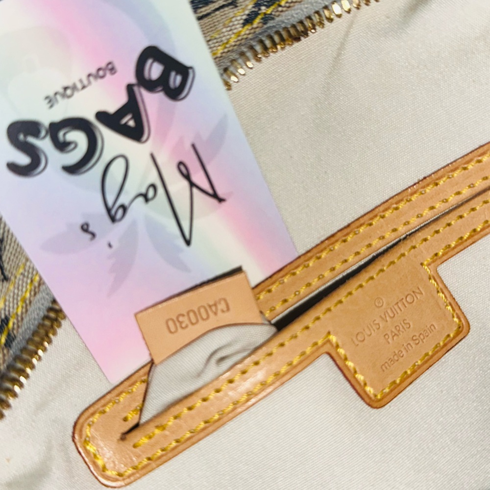 Louis Vuitton: Round Monogram LV Mini Crossbody Bag (seen on Ariana Grande) - Picture 15 of 16